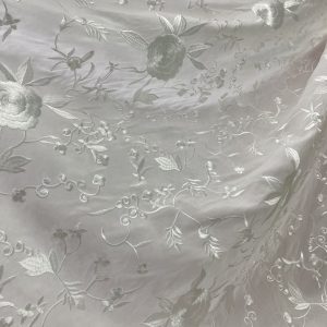 Tela Bordada Blanca Crudo