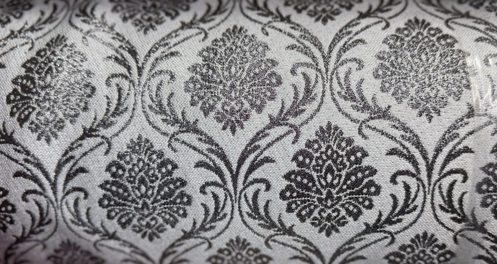 Damasco Clásico Gris Plata con Negro