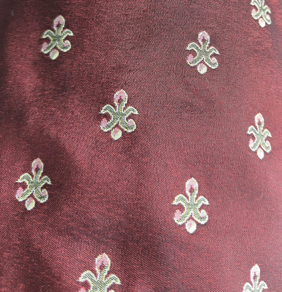 Damasco Granate Flor de Lis Dorada