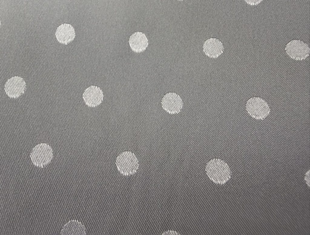 Tela de Flamenca Gris Perla con Lunar Blanco