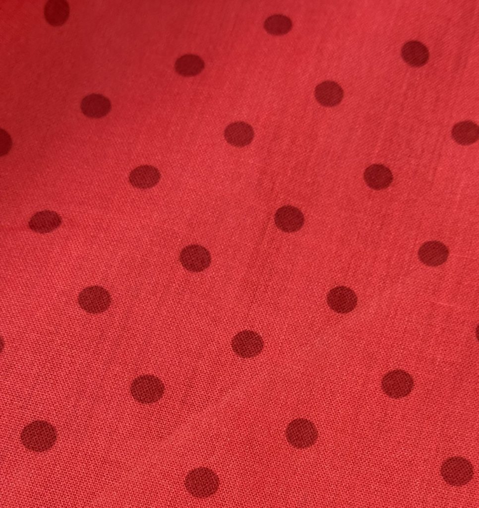 Semilino rojo frambuesa con lunar burdeos