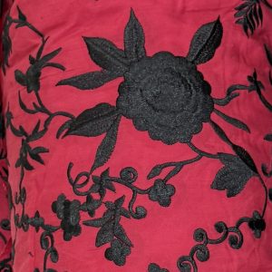 Tela mantón Flamenca Roja bordado en Negro